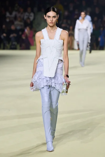 Look 30